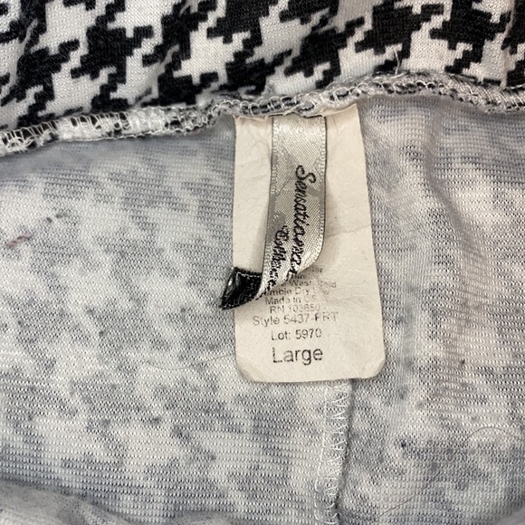 Large black & white mini ruffle skirt - Picture 3 of 6